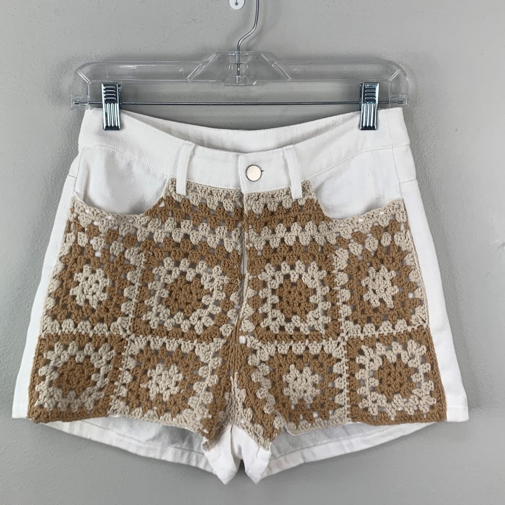 Le Liz Boutique Crochet Front White Denim Shorts NEW! - Picture 10 of 12